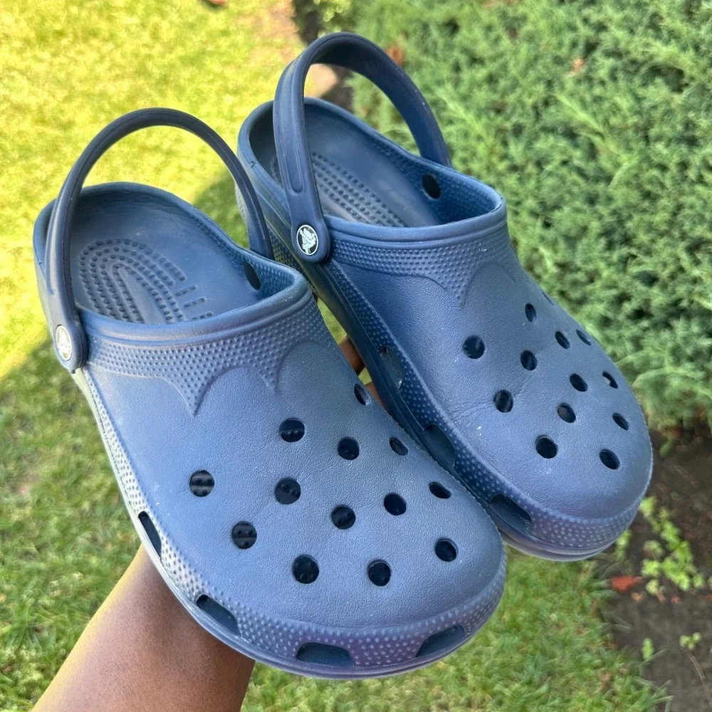 Crocs Adult Classic Clogs Unisex Size Men's 10-11 Women's 12-14 Navy Blue Shoe